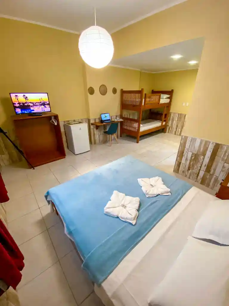 2022-12-21-Pousada-Quarto01-0006_edited.webp